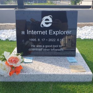 Someone has created an internet explorer gravestone