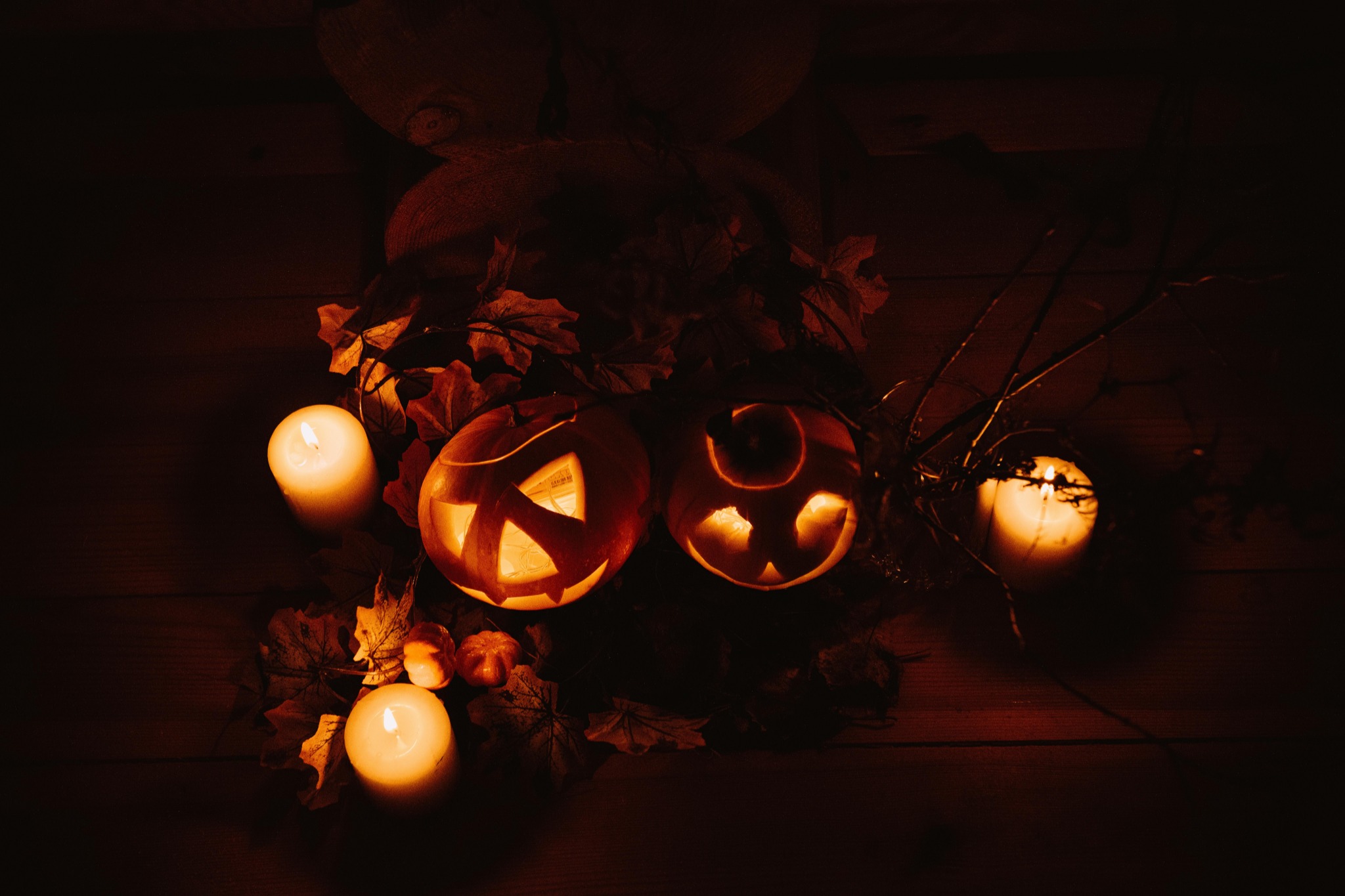 Jack o lanterns candles dark