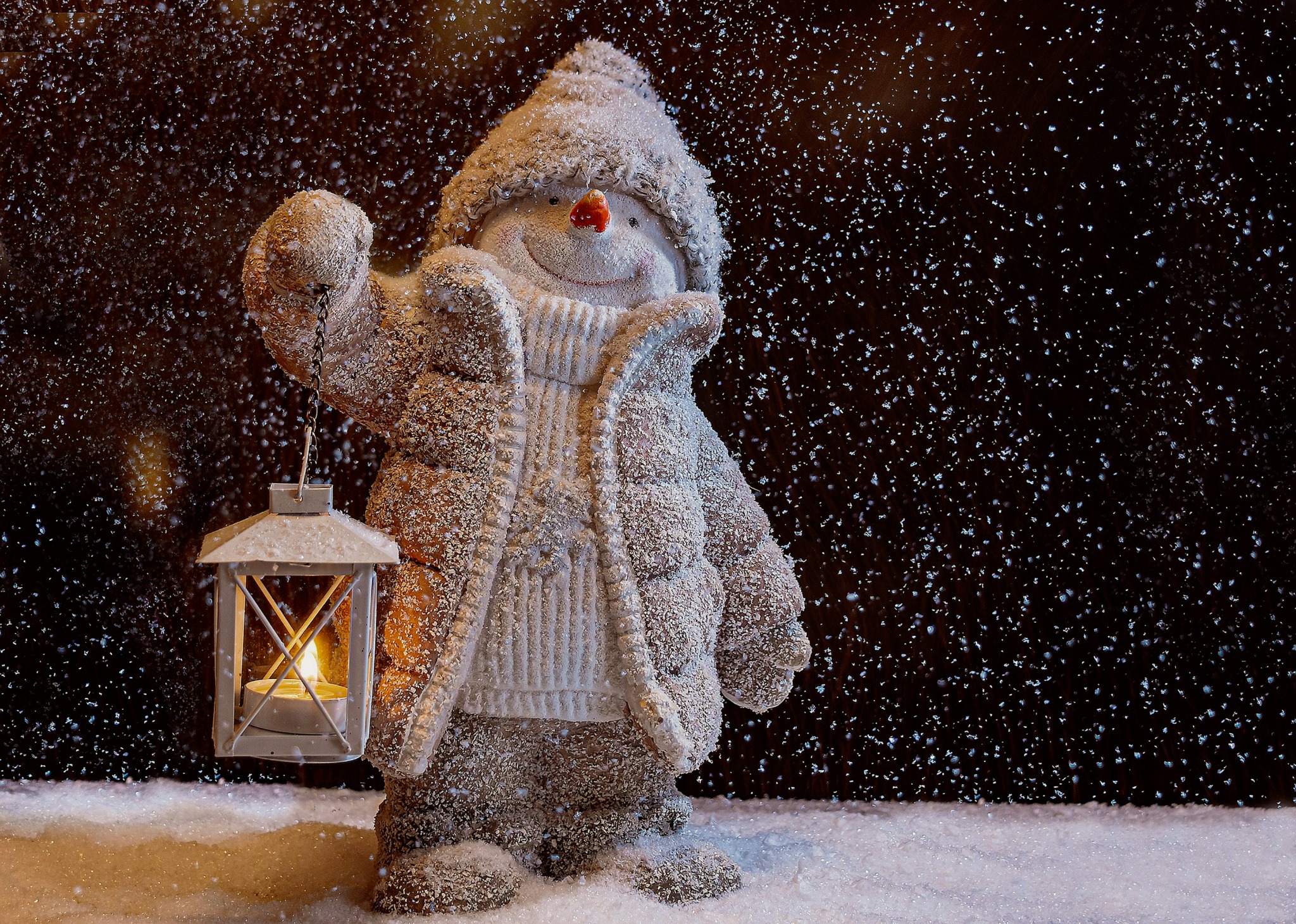 Snowman lantern snowfall