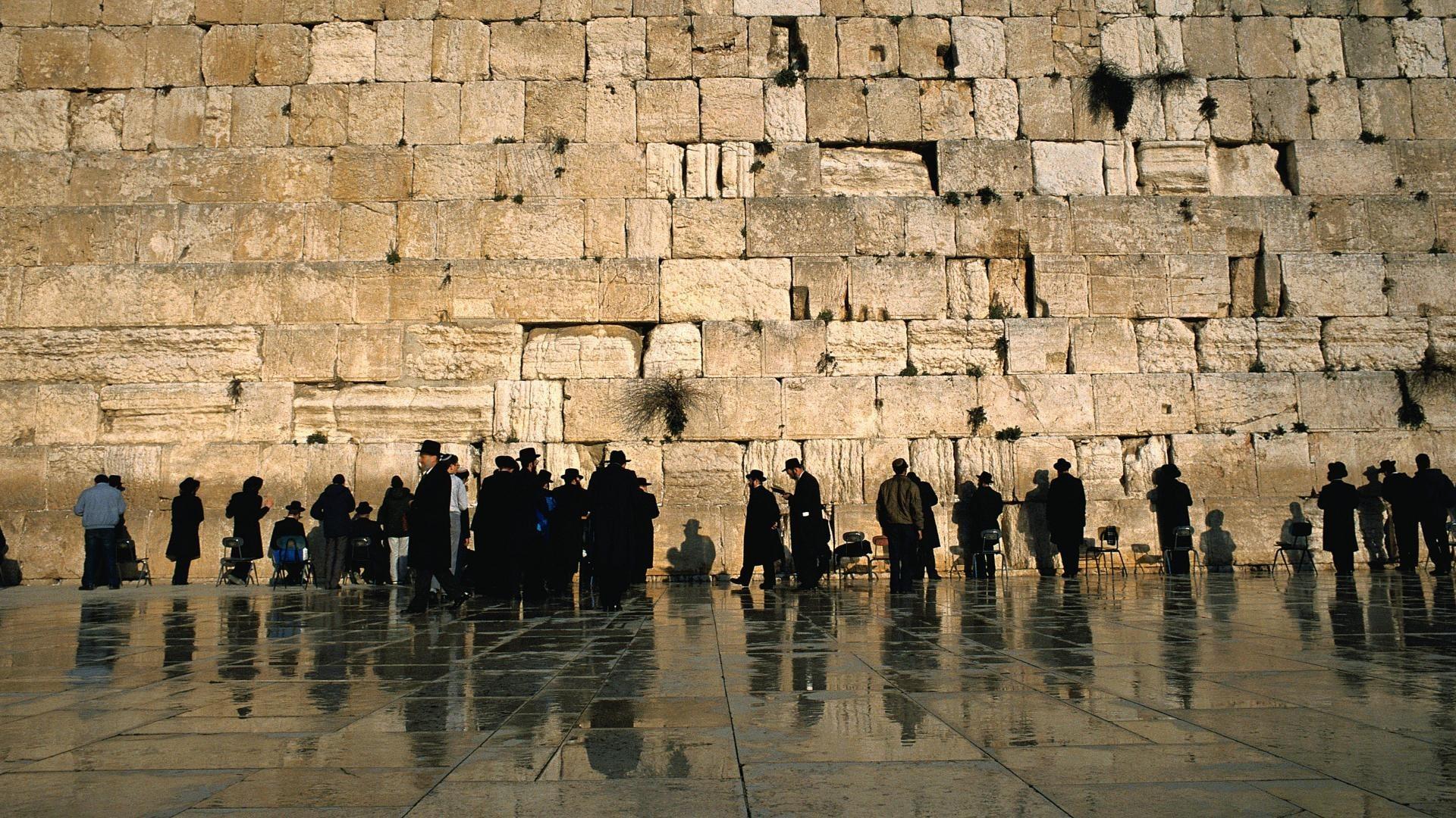 Western wall jerusalem prayer scene wallpaper