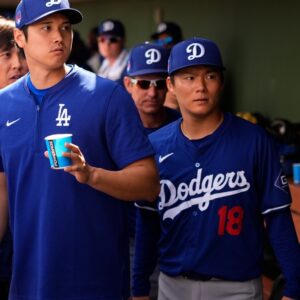 Shohei ohtani dodgers dugout preparation