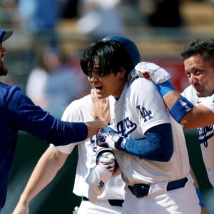 Shohei ohtani dodgers celebration huddle wallpaper