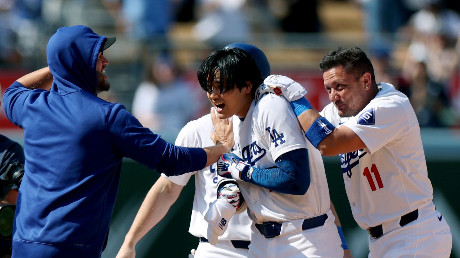 Shohei ohtani dodgers celebration huddle wallpaper