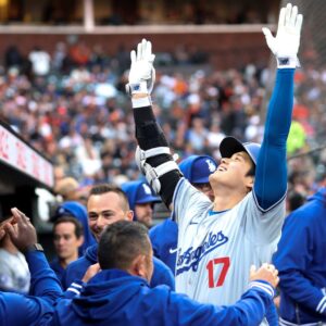 Shohei ohtani dodgers dugout cheer wallpaper