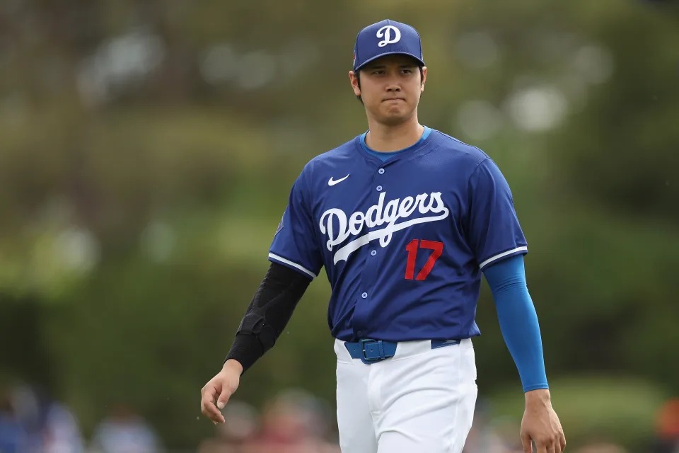 Shohei ohtani dodgers walking wallpaper