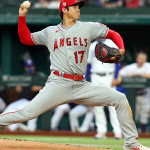 Shohei ohtani pitching focused