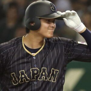 Shohei ohtani saluting black jersey