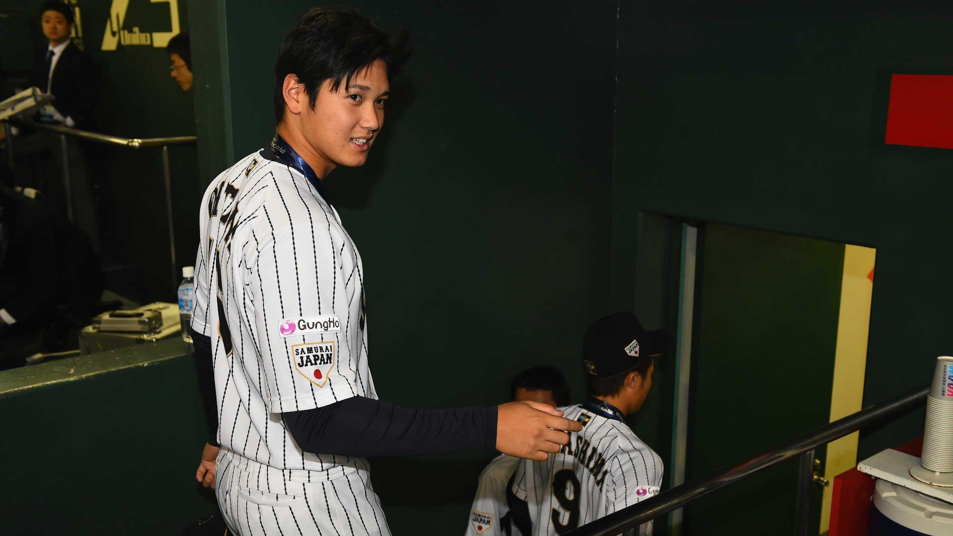 Shohei ohtani smiling dugout