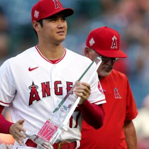 Shohei ohtani with trophy