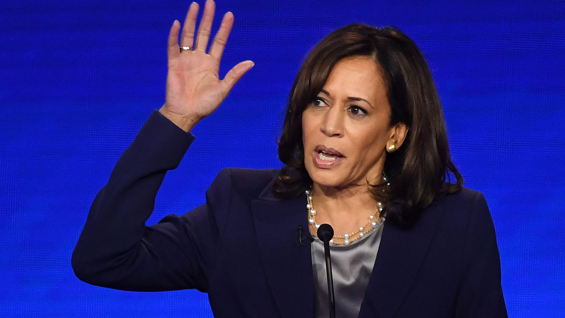 Kamala harris addressing supporters