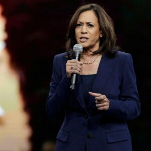 Kamala harris campaigning 2024